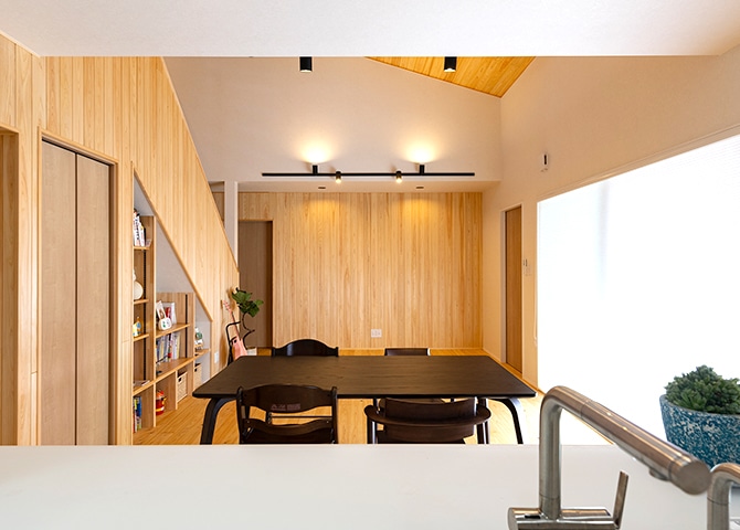 大切な家族と時を共にする自然素材の家